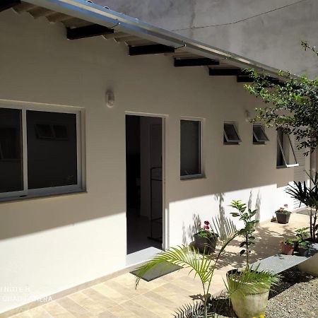 ItajaíPousada Casa Verde - Quartos Individuais - Smart Tv 32 - E Banheiro Privativoアパートメント エクステリア 写真
