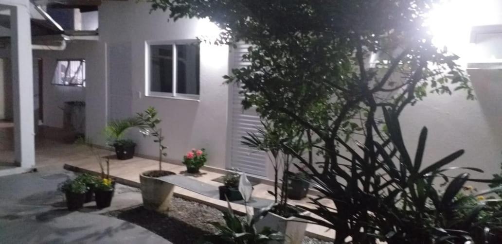 ItajaíPousada Casa Verde - Quartos Individuais - Smart Tv 32 - E Banheiro Privativoアパートメント エクステリア 写真