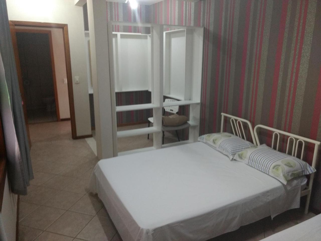 ItajaíPousada Casa Verde - Quartos Individuais - Smart Tv 32 - E Banheiro Privativoアパートメント エクステリア 写真